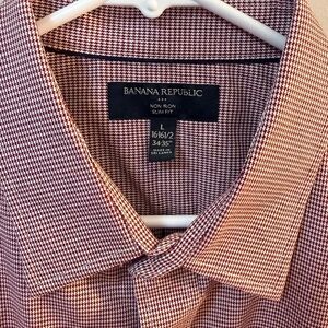Banana Republic Men's Houndstooth button up Red  Longsleeve No-iron shirt.